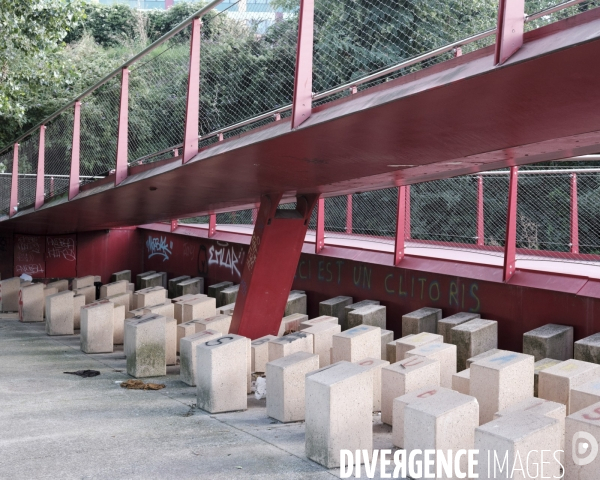 Passerelle du canal Saint-Denis, un dispositif anti sdf