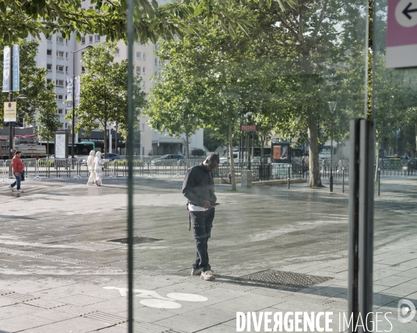 Porte de La Chapelle, à la station de tram, Paris 18e