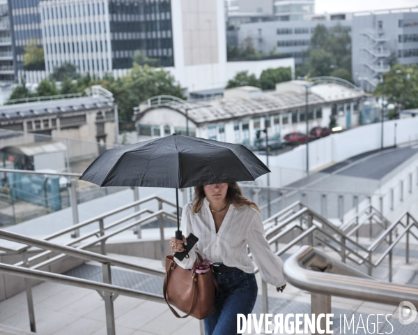 La passerelle Pleyel reliant la station de RER D à  la ligne 14 du métro