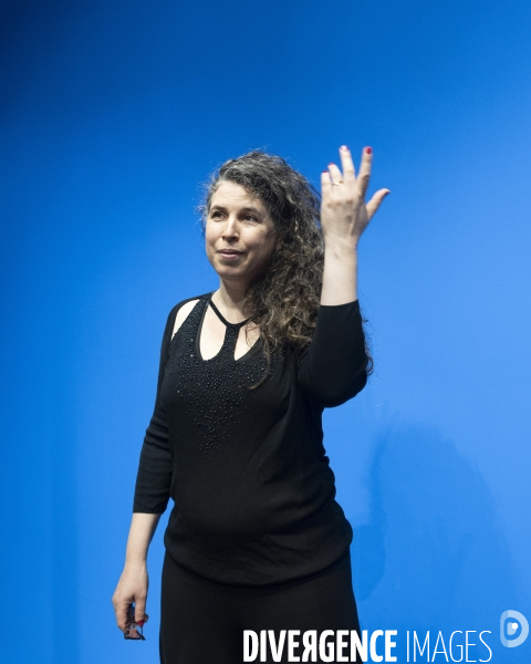 Portrait artiste Tami Notsani, artiste photographe