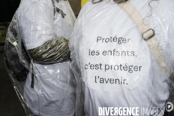 Manifestation enfance en danger - les 400 000