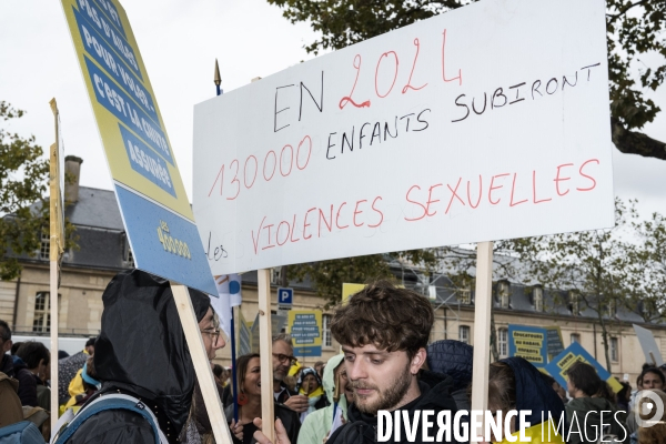 Manifestation enfance en danger - les 400 000