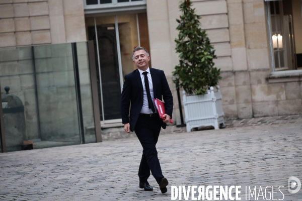 Gouvernement barnier - la reunion