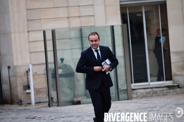 Gouvernement barnier - la reunion