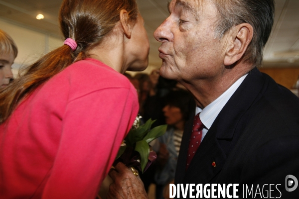 Election presidentielle 2007: vote du president jacques chirac et de son epouse bernadette a sarran en correze