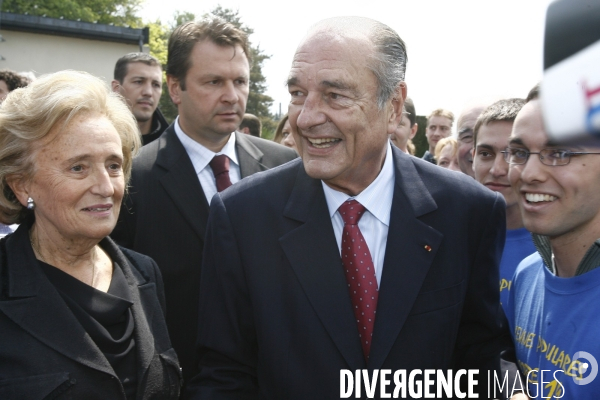 Election presidentielle 2007: vote du president jacques chirac et de son epouse bernadette a sarran en correze