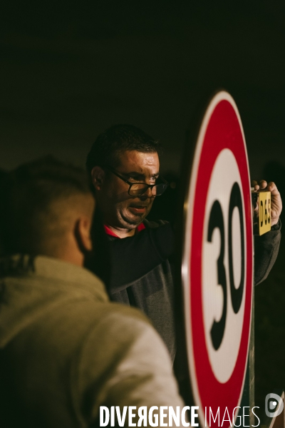 Inversion de panneaux de communes par les Jeunes Agriculteurs