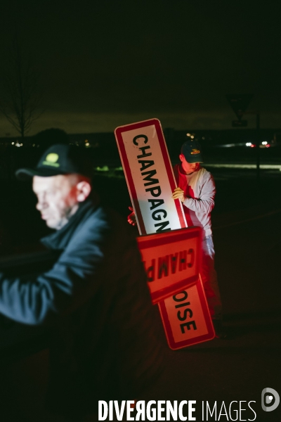 Inversion de panneaux de communes par les Jeunes Agriculteurs