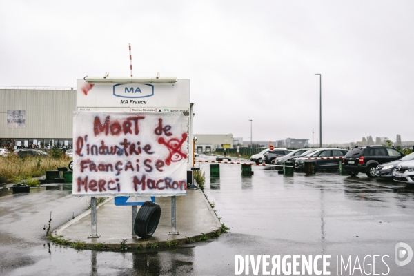 Conference debat à l Usine occupee de MA France Aulnay