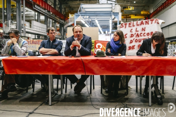 Conference debat à l Usine occupee de MA France Aulnay