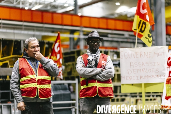 Conference debat à l Usine occupee de MA France Aulnay