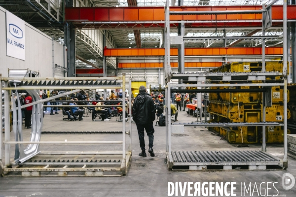 Conference debat à l Usine occupee de MA France Aulnay
