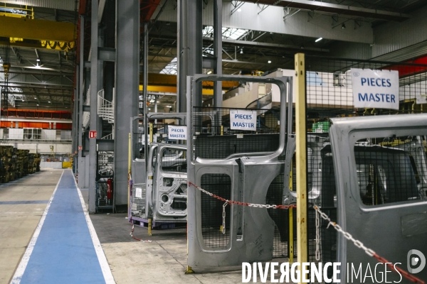 Conference debat à l Usine occupee de MA France Aulnay