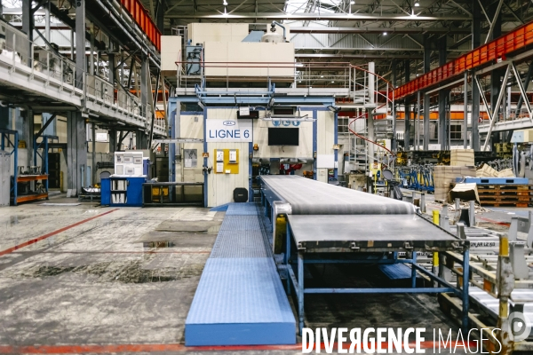 Conference debat à l Usine occupee de MA France Aulnay