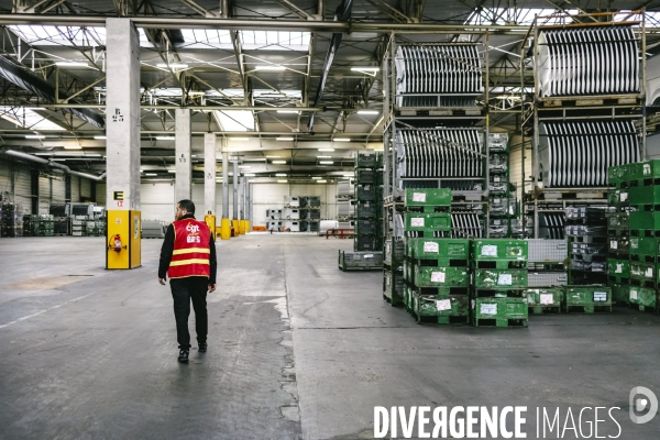 Conference debat à l Usine occupee de MA France Aulnay