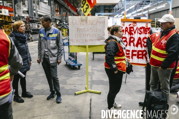 Conference debat à l Usine occupee de MA France Aulnay
