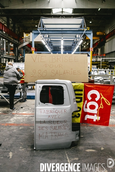 Conference debat à l Usine occupee de MA France Aulnay