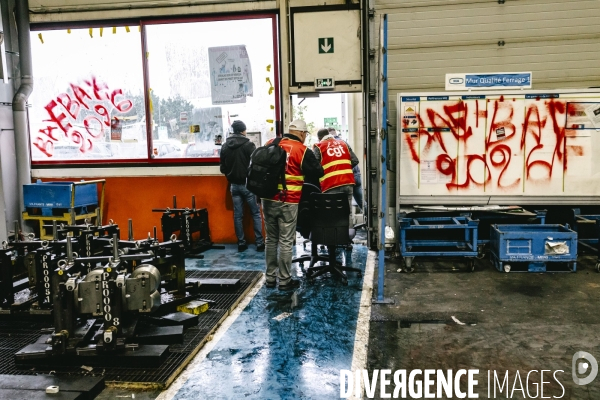 Conference debat à l Usine occupee de MA France Aulnay