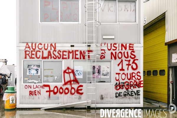 Conference debat à l Usine occupee de MA France Aulnay