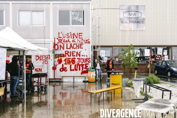 Conference debat à l Usine occupee de MA France Aulnay