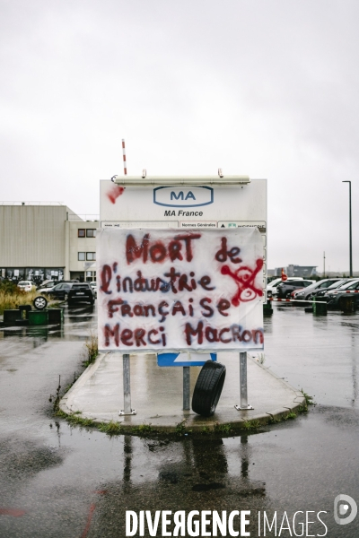 Conference debat à l Usine occupee de MA France Aulnay