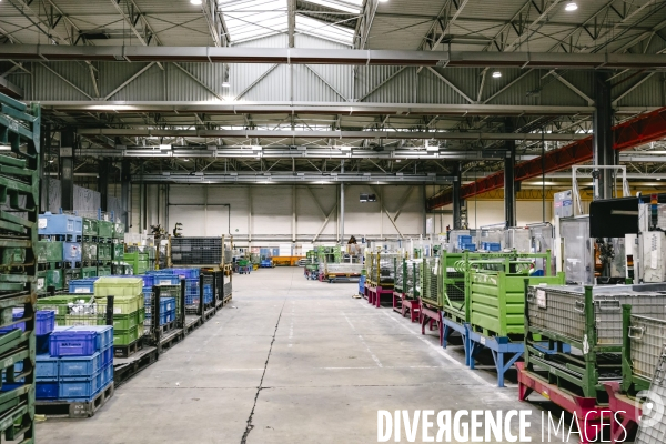 Conference debat à l Usine occupee de MA France Aulnay