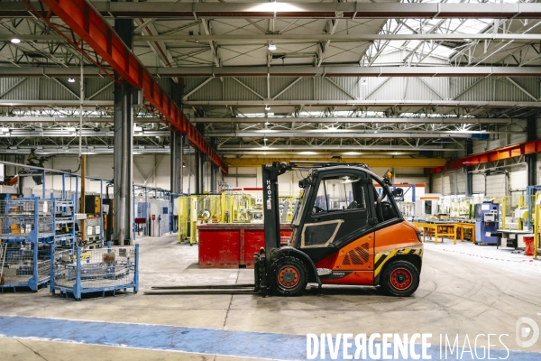 Conference debat à l Usine occupee de MA France Aulnay