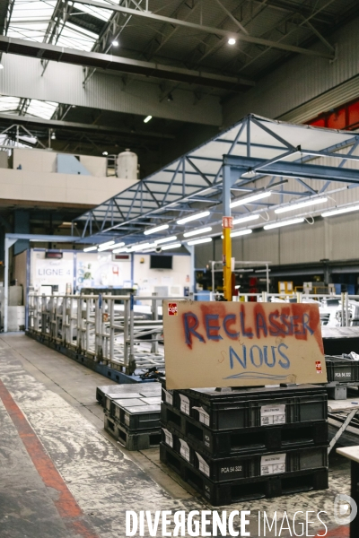 Conference debat à l Usine occupee de MA France Aulnay