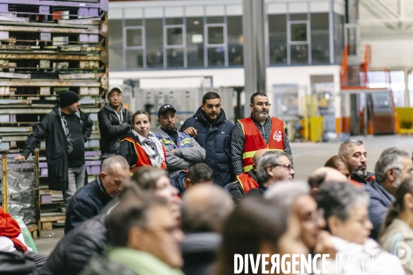 Conference debat à l Usine occupee de MA France Aulnay