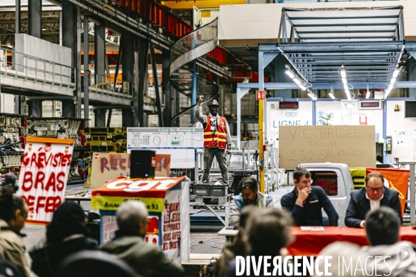 Conference debat à l Usine occupee de MA France Aulnay