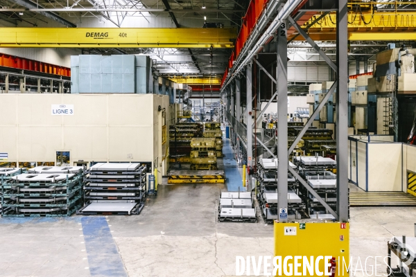 Conference debat à l Usine occupee de MA France Aulnay