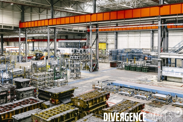 Conference debat à l Usine occupee de MA France Aulnay