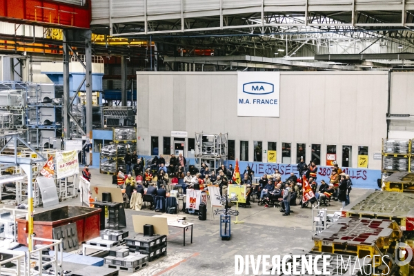 Conference debat à l Usine occupee de MA France Aulnay