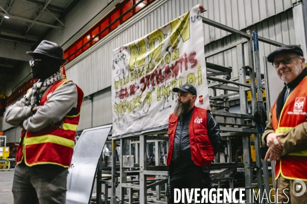 Conference debat à l Usine occupee de MA France Aulnay