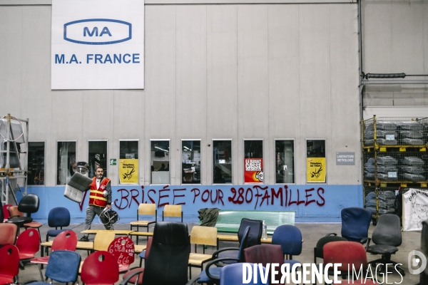 Conference debat à l Usine occupee de MA France Aulnay