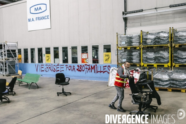 Conference debat à l Usine occupee de MA France Aulnay