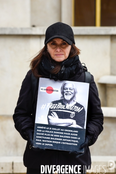 Rassemblement Sea Shepherd en soutien à Paul Watson, à Paris Trocadero.