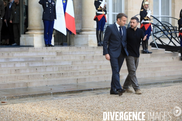 Macron recoit le President ukrainien Volodymyr Zelensky