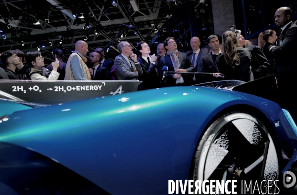 Jordan Bardella au Mondial de l automobile