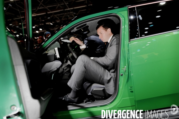 Jordan Bardella au Mondial de l automobile