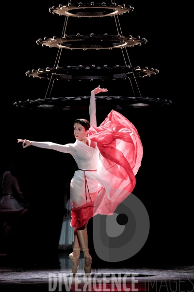 Noces  / Hélène Blackburn / Ballet de l Opéra national du Rhin