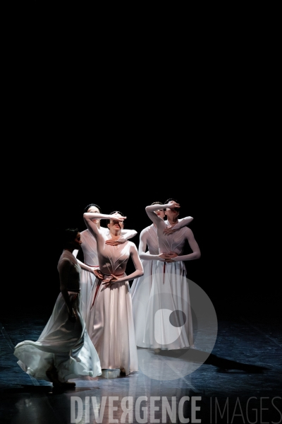Noces  / Hélène Blackburn / Ballet de l Opéra national du Rhin