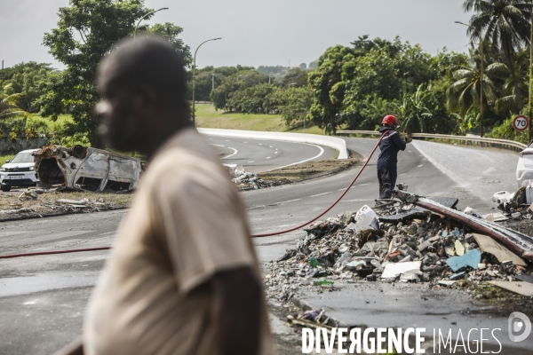 Tensions apres les blocages contre la vie chere en martinique.