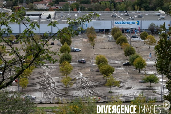 Apres les inondations - zone commerciale de Givors