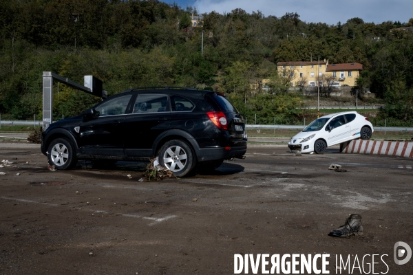 Apres les inondations - zone commerciale de Givors