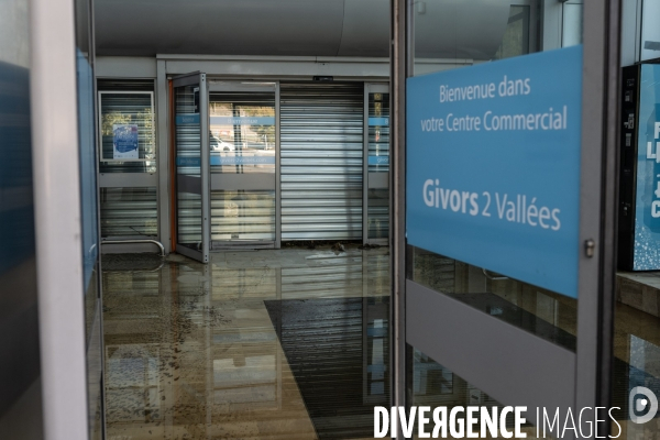 Apres les inondations - zone commerciale de Givors