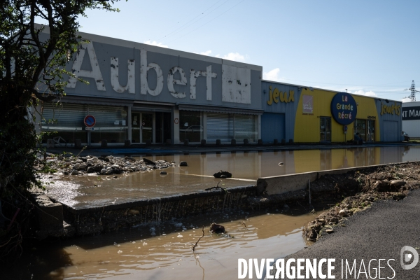 Apres les inondations - zone commerciale de Givors