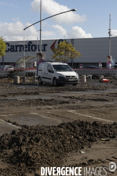 Apres les inondations - zone commerciale de Givors