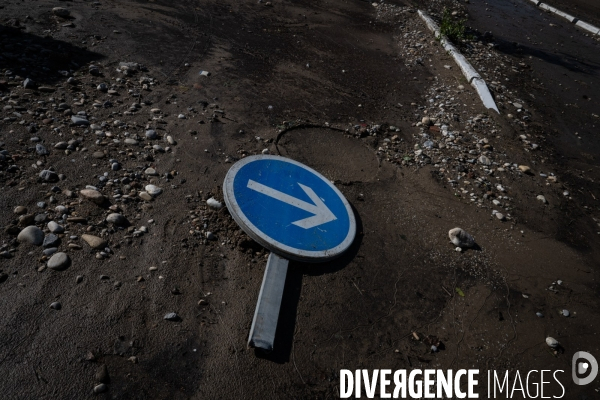 Apres les inondations - zone commerciale de Givors
