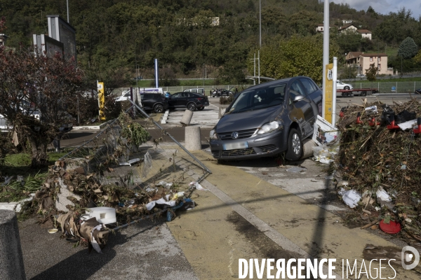 Apres les inondations - zone commerciale de Givors